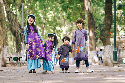 Áo dài Tấm Cám gấm Thượng Hải cho bé gái màu tím