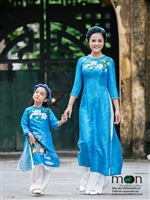 Chào đón Quốc Khánh với áo dài đôi mẹ và con của Moon Xinh