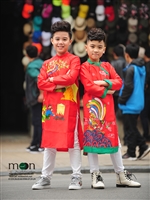 Du xuân hái lộc với áo dài cho bé sang chảnh của Vietnam Silk