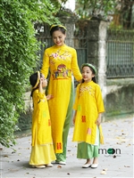 Đi du xuân đầu năm diện áo dài đôi mẹ và con gái